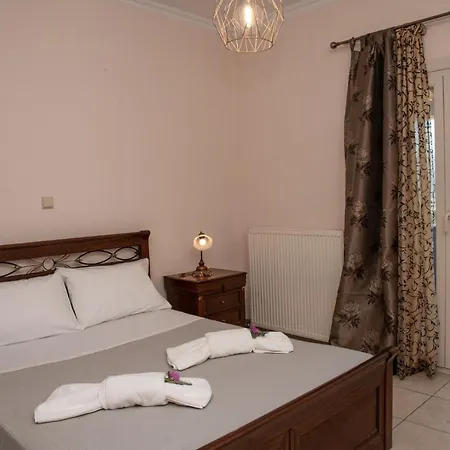 فيلة Aristeas House